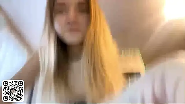 Snapshot of AveryBerkson chatting on December 3, 7:16 am AveryBerkson online show from December 3, 7:16 am