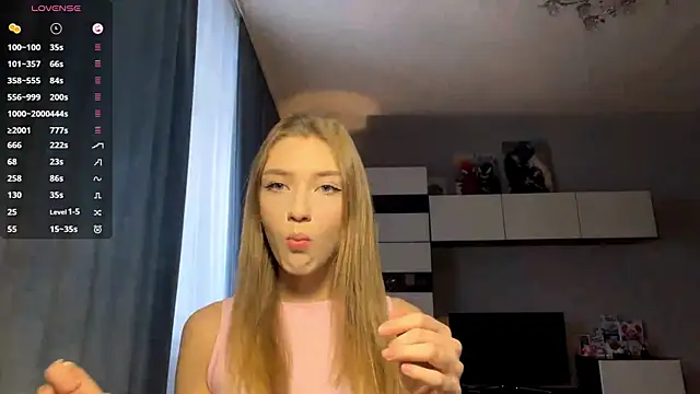 Snapshot of AveryBerkson chatting on December 16, 8:19 am AveryBerkson online show from December 16, 8:19 am