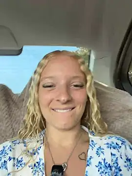 Snapshot of Sophie_cute06 chatting on August 6, 10:28 am Sophie cute06 online show from August 6, 10:28 am