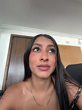 Snapshot of lya__brown chatting on July 8, 1:37 pm lya brown online show from July 8, 1:37 pm