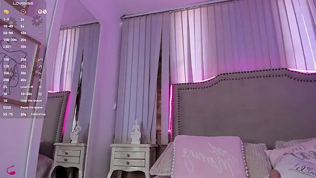 Snapshot of lya__brown chatting on July 28, 2:13 pm lya brown online show from July 28, 2:13 pm
