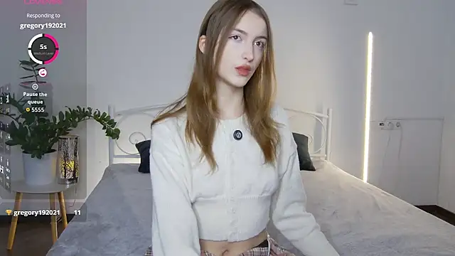 LunaKirby online show from February 3, 3:06 pm