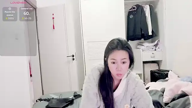 Snapshot of TONGTONG-2025 chatting on December 15, 11:03 am TONGTONG-2025 online show from December 15, 11:03 am