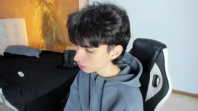 CONNOR STONNE  online show from February 28, 8:54 pm