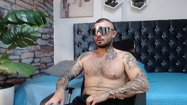 lucky smith1 online show from December 4, 6:38 pm