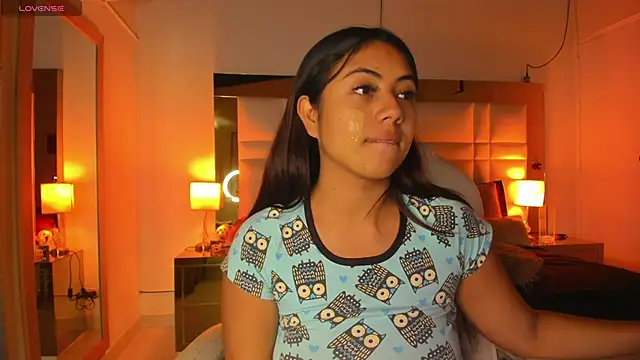 Snapshot of Zoei_Moon chatting on June 16, 7:05 pm Zoei Moon online show from June 16, 7:05 pm