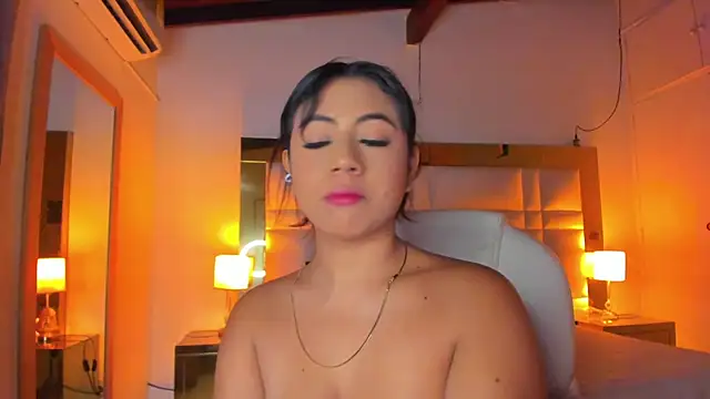 Snapshot of Zoei_Moon chatting on August 1, 7:02 pm Zoei Moon online show from August 1, 7:02 pm