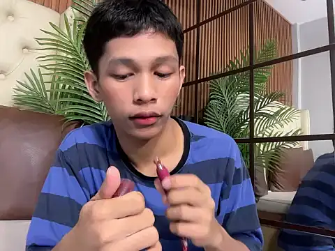 Snapshot of TheBoyAboveYou chatting on July 25, 4:37 pm TheBoyAboveYou online show from July 25, 4:37 pm