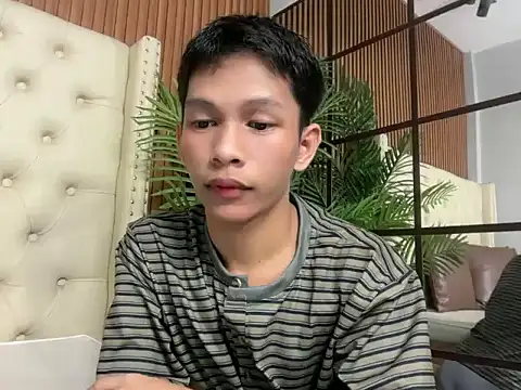 Snapshot of TheBoyAboveYou chatting on July 28, 4:39 pm TheBoyAboveYou online show from July 28, 4:39 pm