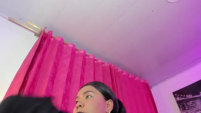 Snapshot of Sandoval_evelyn20 chatting on May 15, 10:39 pm Sandoval evelyn20 online show from May 15, 10:39 pm