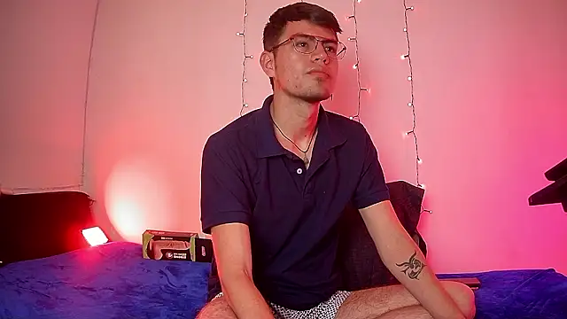 nicolatinboy online show from February 14, 9:11 pm