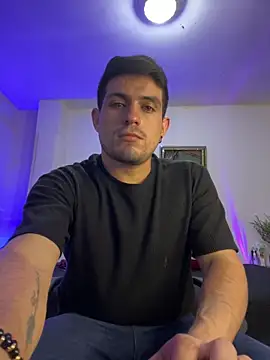 williamsmiiths16 online show from December 19, 3:02 am