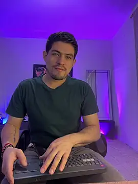 williamsmiiths16 online show from May 15, 10:44 am