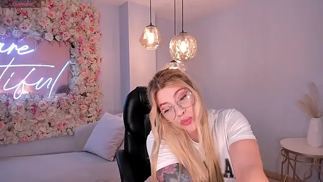 MadisonKane online show from March 12, 11:16 am