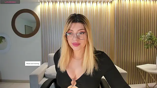 MadisonKane online show from May 2, 11:15 am