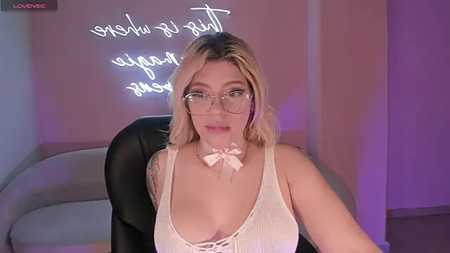 MadisonKane online show from July 13, 11:24 am