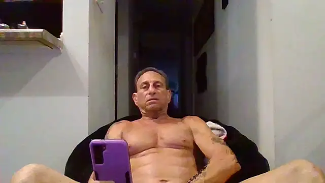 Snapshot of johnnymarino1010 chatting on May 22, 11:10 pm johnnymarino1010 online show from May 22, 11:10 pm