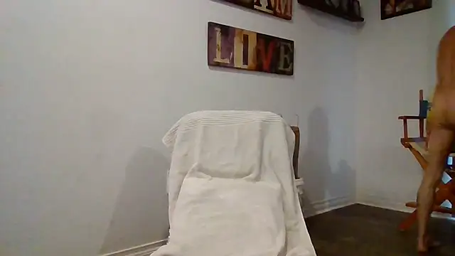 Snapshot of johnnymarino1010 chatting on June 16, 7:16 pm johnnymarino1010 online show from June 16, 7:16 pm