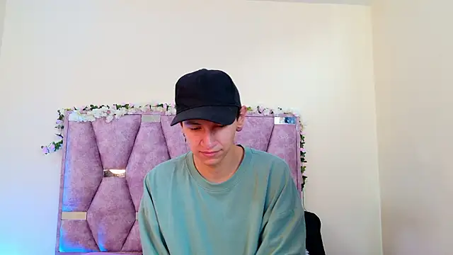 iris and damian online show from February 12, 5:19 pm