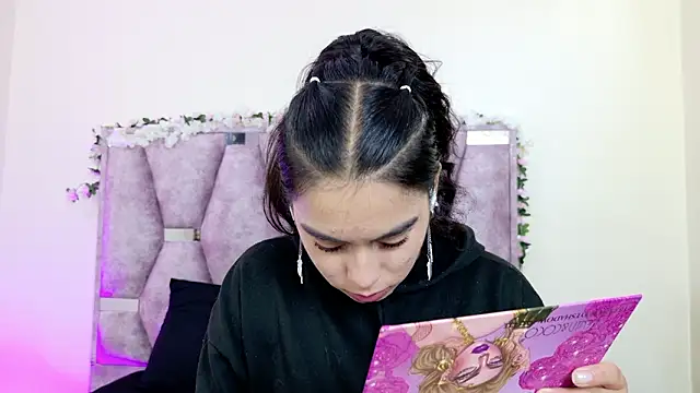 iris and damian online show from February 25, 5:22 pm