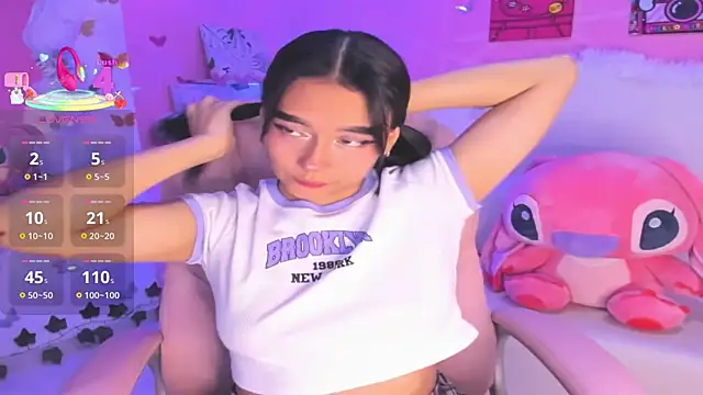 Snapshot of isabella_castillo_ chatting on December 3, 8:40 pm isabella castillo online show from December 3, 8:40 pm