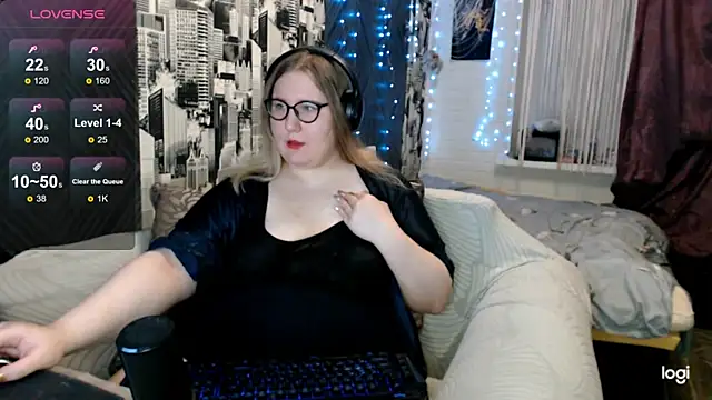 Snapshot of SecretGodnes chatting on December 22, 2:03 pm SecretGodnes online show from December 22, 2:03 pm