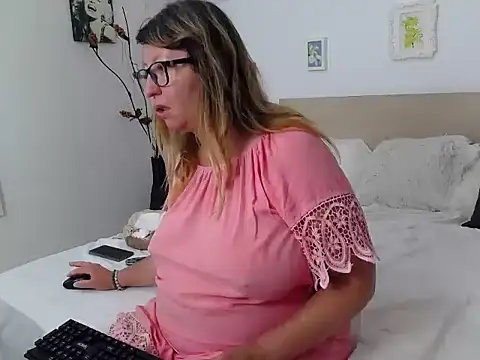 Snapshot of OlgaPavlova chatting on July 28, 3:21 pm OlgaPavlova online show from July 28, 3:21 pm