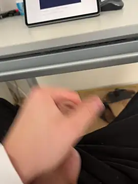 hannes256102 online show from June 3, 1:03 pm
