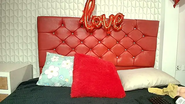 Elizabetth Roman online show from February 19, 8:27 pm