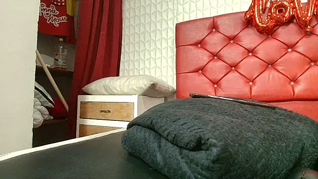 Elizabetth Roman online show from February 23, 8:50 pm