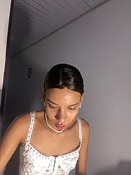 BellaHarpeer online show from July 12, 11:23 am