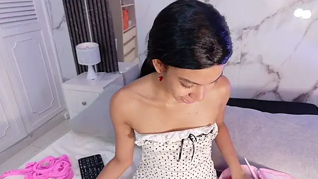 BellaHarpeer online show from July 30, 7:35 pm