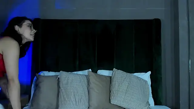 TaniaRedd  online show from March 3, 1:50 pm