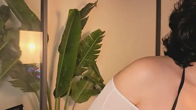 Snapshot of LumiYume chatting on December 19, 9:00 pm LumiYume online show from December 19, 9:00 pm