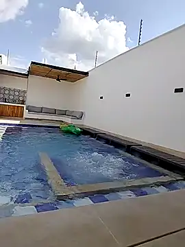 Snapshot of emilyy94 chatting on December 17, 7:31 pm emilyy94 online show from December 17, 7:31 pm