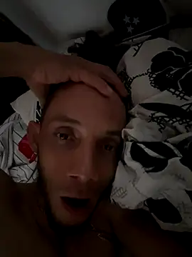 Snapshot of yisushotlarge chatting on December 14, 8:13 pm yisushotlarge online show from December 14, 8:13 pm