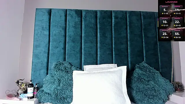 Amara Rossee online show from March 14, 7:30 pm