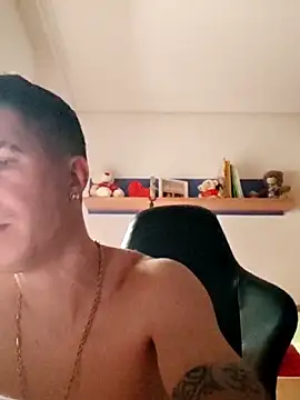 Snapshot of el_patron122 chatting on August 3, 1:27 pm el patron122 online show from August 3, 1:27 pm