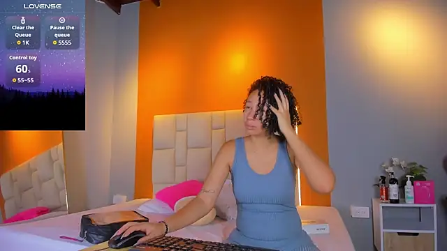 EmmaLawrence  online show from June 12, 4:00 am