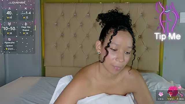 Snapshot of EmmaLawrence_ chatting on July 5, 4:19 am EmmaLawrence online show from July 5, 4:19 am