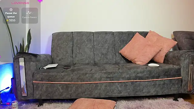 Snapshot of Daphnee-12 chatting on December 20, 6:48 pm Daphnee-12 online show from December 20, 6:48 pm