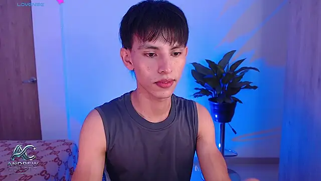 Snapshot of andrew_courtzz chatting on June 7, 7:28 pm andrew courtzz online show from June 7, 7:28 pm
