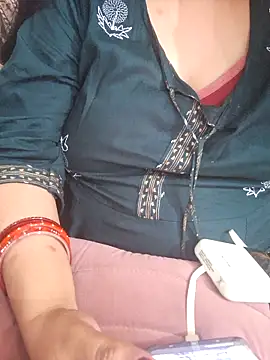 Snapshot of desiriya14 chatting on June 1, 5:03 pm desiriya14 online show from June 1, 5:03 pm