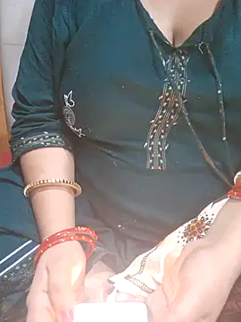Snapshot of desiriya14 chatting on June 21, 5:26 pm desiriya14 online show from June 21, 5:26 pm