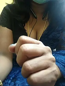 Preeti345 online show from January 9, 1:25 pm