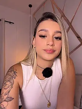 Snapshot of Sophie-velvet chatting on June 26, 7:51 pm Sophie-velvet online show from June 26, 7:51 pm