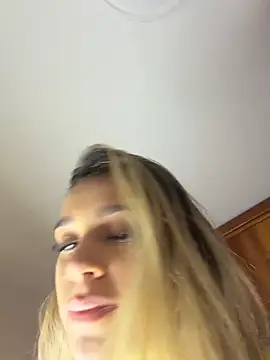 Snapshot of Sophie-velvet chatting on June 30, 4:19 pm Sophie-velvet online show from June 30, 4:19 pm