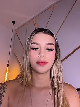 Snapshot of Sophie-velvet chatting on July 8, 7:29 pm Sophie-velvet online show from July 8, 7:29 pm
