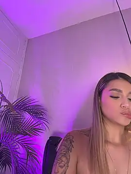 Snapshot of Sophie-velvet chatting on July 20, 7:38 pm Sophie-velvet online show from July 20, 7:38 pm
