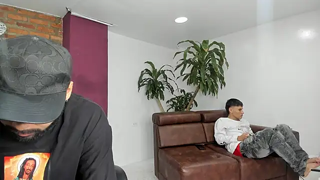 HotThreesoome online show from December 15, 1:15 pm